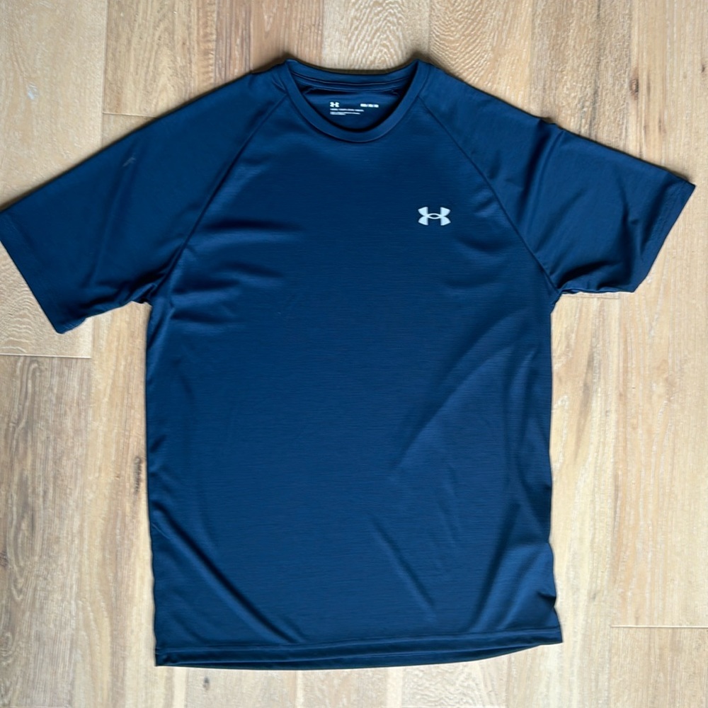 Men’s under armor dry fit tshirt